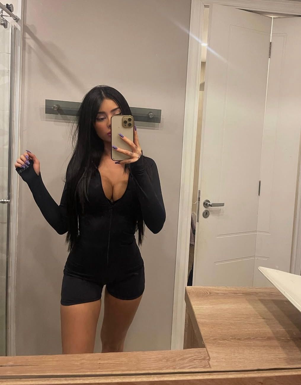 Ankara Kendi Yeri Olan 21 Yaşında Escort Demet