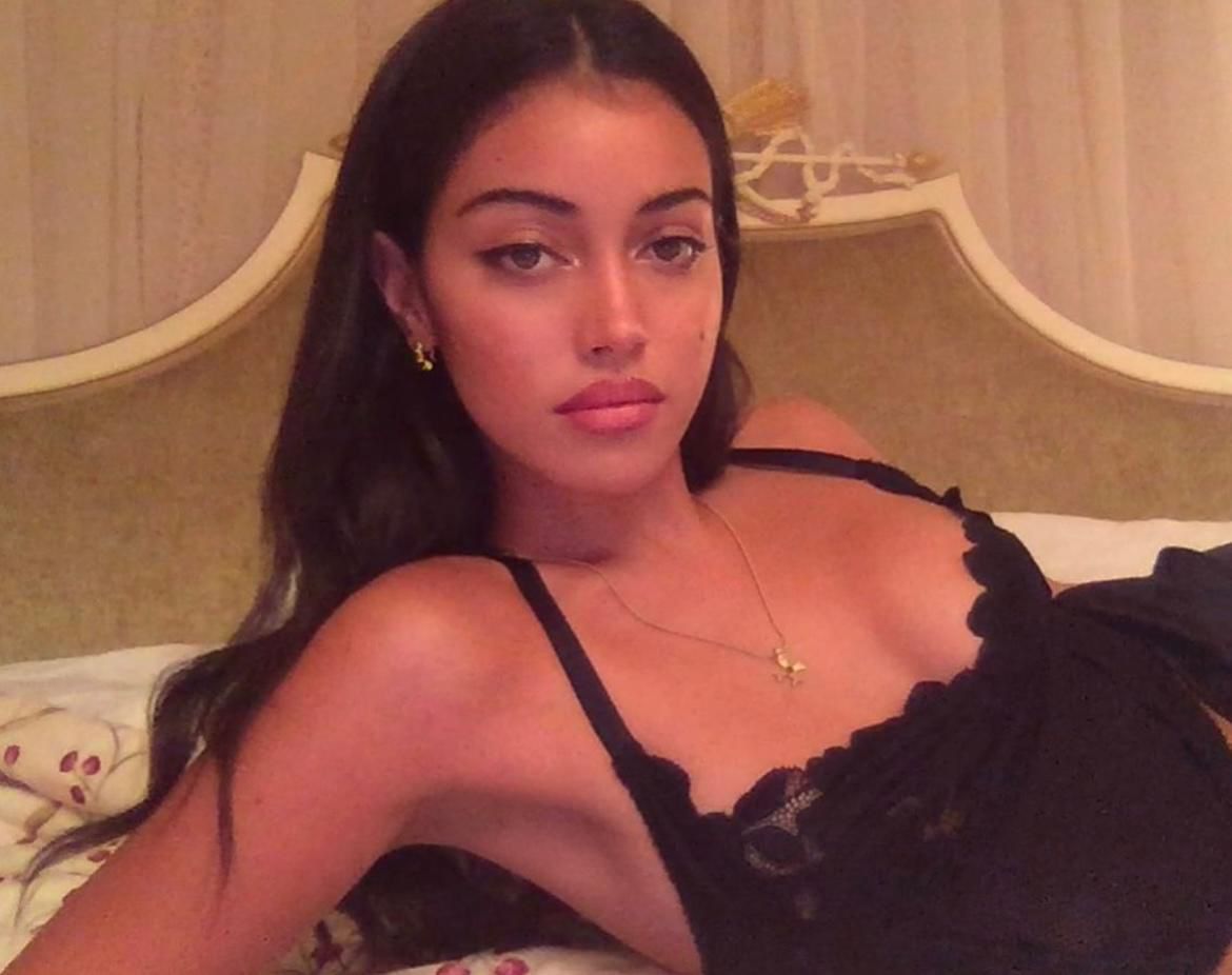 EMEL ile Ankara’te Sıcak Bir Buluşma ? Gerçek Fotoğraflı Escort