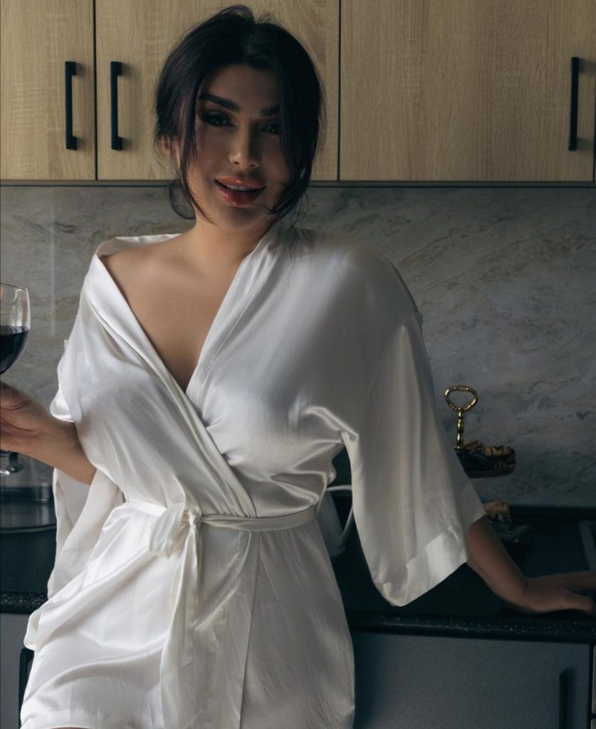 Ankara Escort Sara İranlı ve Tajik Güzellikler